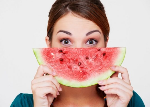 Bà bầu 3 thánɡ đầu ăn dưa hấu được không, ăn bao nhiêu thì tốt? - 2