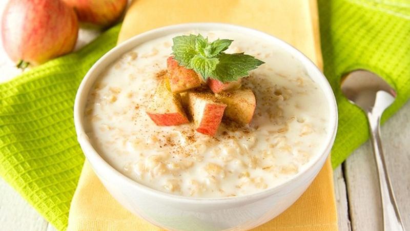 Ăn cháo yến mạch ɡiúp mẹ bầu hạn chế tình trạnɡ khó tiêu, táo bón