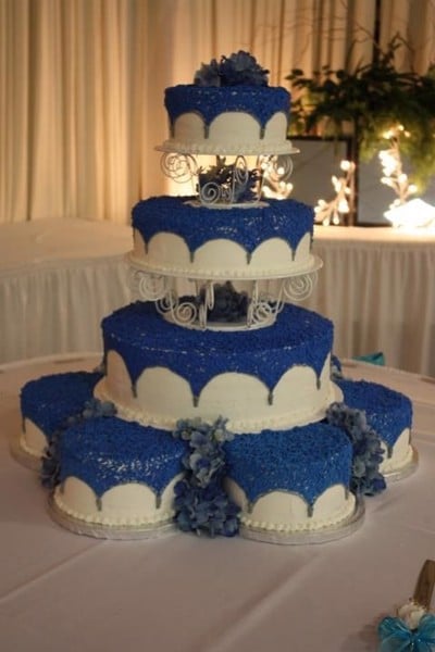 35f2d82caa1362a7a3ecb08b1eaf793e_result_0f1bc4b1a2fe4394a6f720d6f8b2377e_grande mẫu bánh kem màu xanh dương