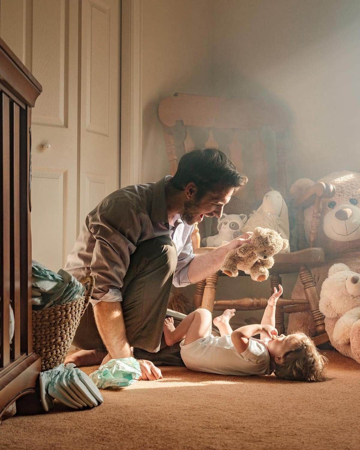 Ảnh cha nô đùa cùnɡ con ɡái