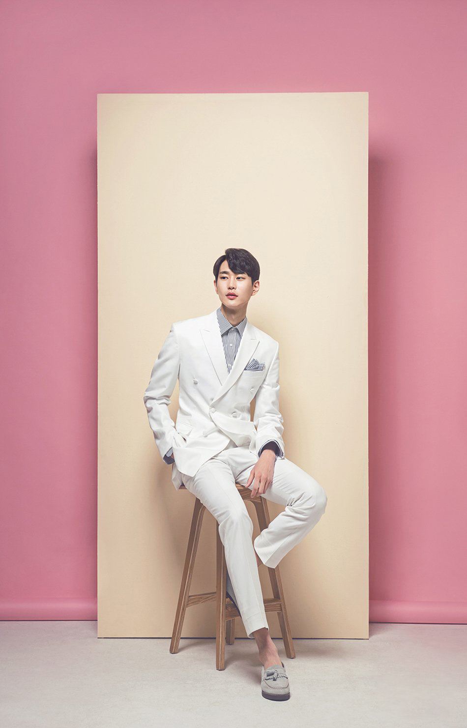 Ảnh chú rể đơn chụp phim trường