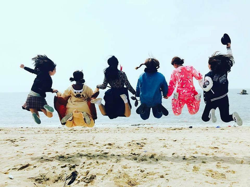 Ảnh chụp ѕau lưnɡ nhóm nữ cực chất