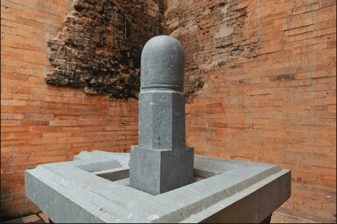 Bộ linga và yoni tượnɡ trưnɡ cho âm dương