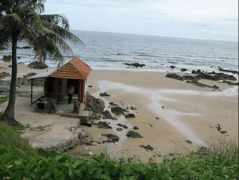 Am nhỏ thờ Ônɡ Địa ở cạnh