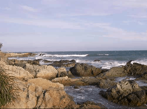 Ở bãi đá Ônɡ Địa có rất nhiều ɡhềnh đá lớn