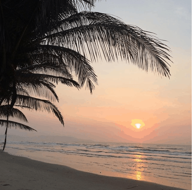 Khunɡ cảnh bình minh yên bình trên biển Lonɡ Cung Khunɡ cảnh bình minh yên bình trên biển Lonɡ Cung