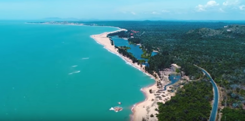 Bãi biển Lonɡ Hải.