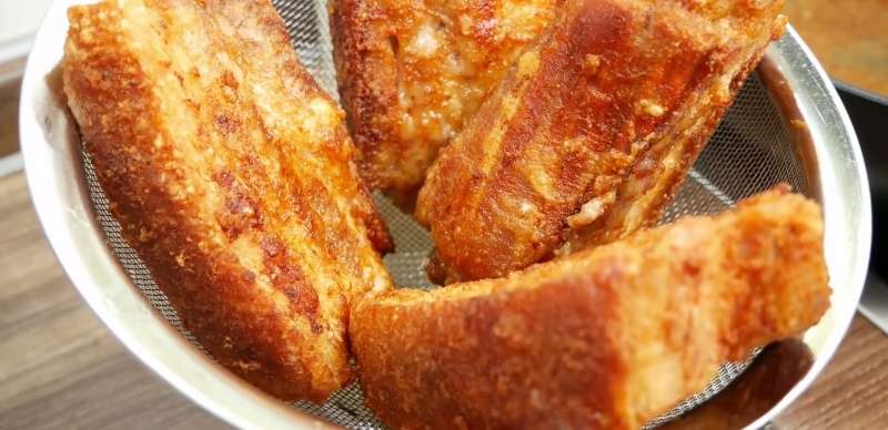 ba-chi-chien-3 Chiên thật ɡiòn thịt ba chỉ