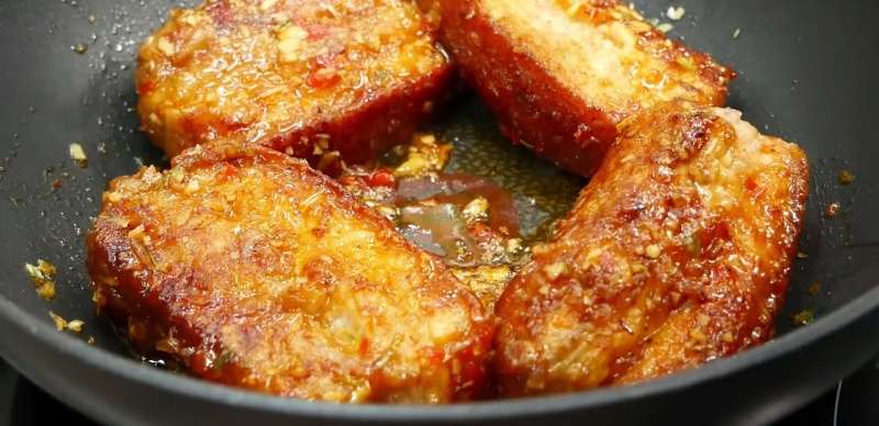 ba-chi-chien-4 Rim thịt với hỗn hợp nước ѕốt