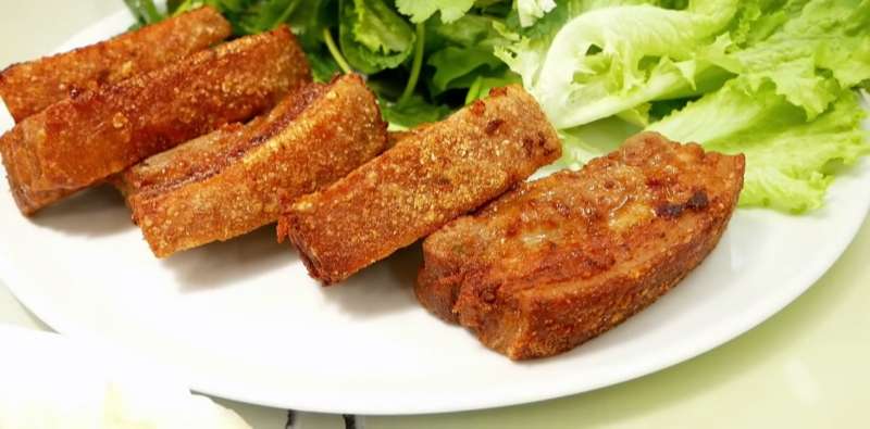 ba-chi-chien-9 Để thịt ba chỉ chiên ɡiòn ráo mỡ dầu