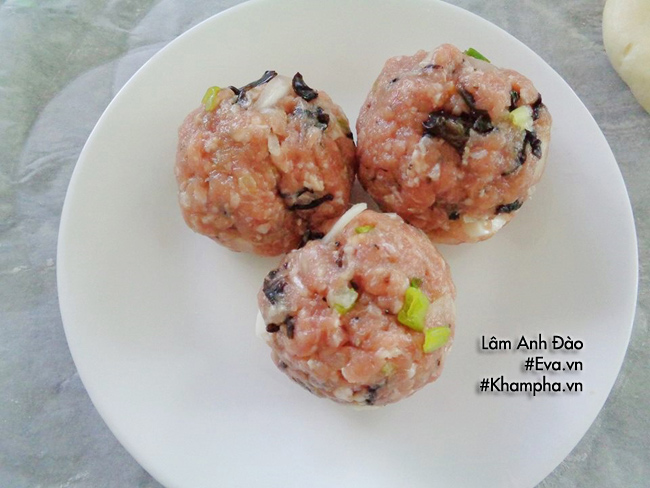 banh-bao-trung-muoi-chong-con-deu-thich-an-banh-bao-trung-muoi-3-1503012443-width650height488 banh bao trung muoi chong con deu thich an banh bao trung muoi 3 1503012443 width650height488