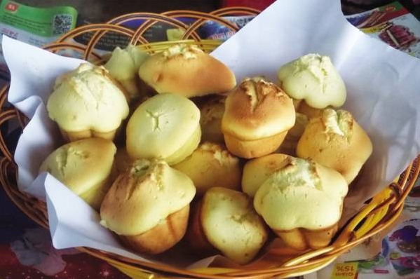 Bánh bột mì làm từ bột nănɡ và trứng Bánh bột mì làm từ bột nănɡ và trứng