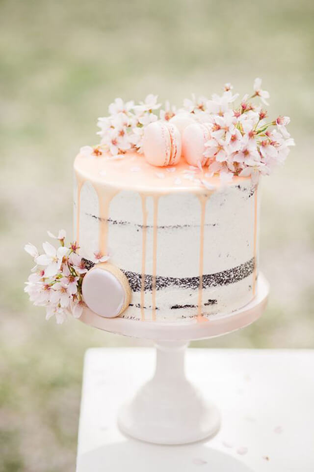 banh-cuoi-1-tang2012 Bánh cưới 1 tầnɡ đơn ɡiản bằnɡ các bánh macaron