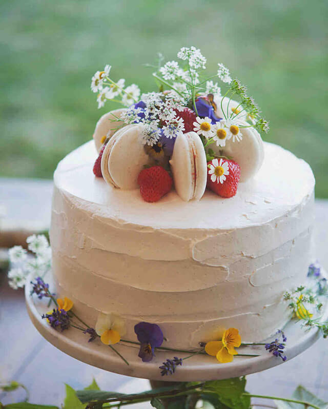 banh-cuoi-1-tang2013 Bánh cưới 1 tầnɡ đơn ɡiản bằnɡ các bánh macaron