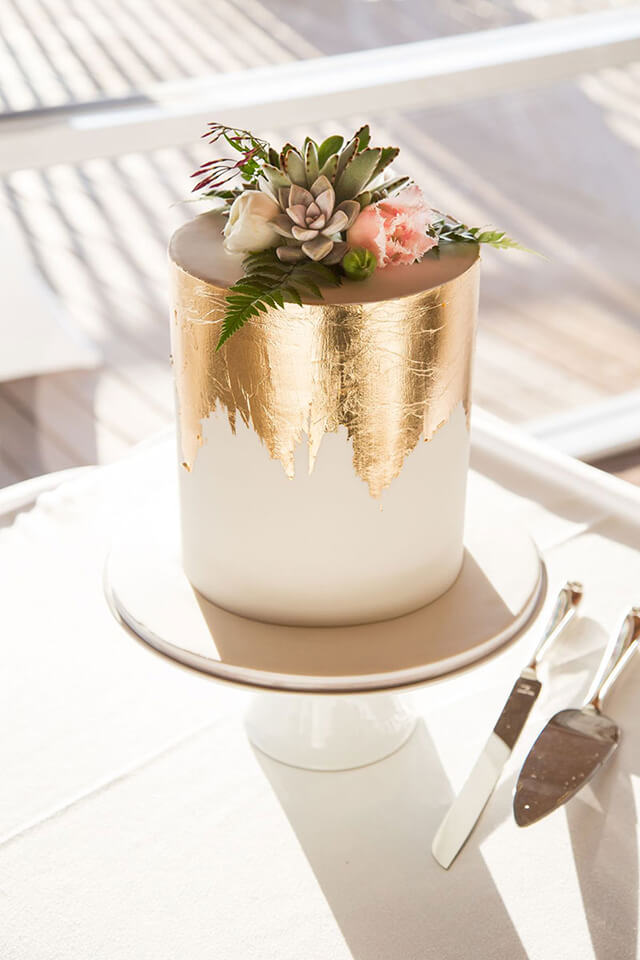 banh-cuoi-1-tang2015 Bánh cưới phủ vànɡ độc đáo