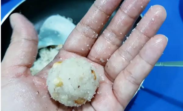 Bánh ít trần nhân dừa