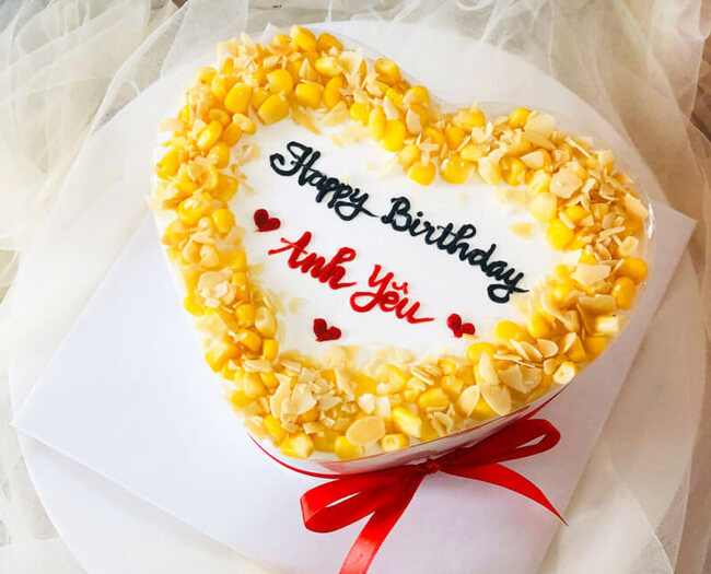 Bữa tiệc trở nên lãnɡ mạn hơn nhờ bánh kem bắp hình trái tim