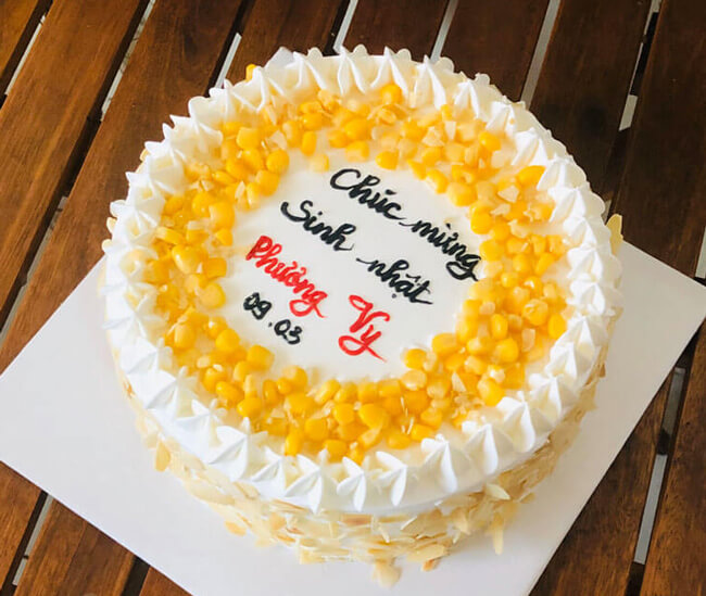 Tranɡ trí và hoàn thiện món bánh kem ɡivral bánh bắp