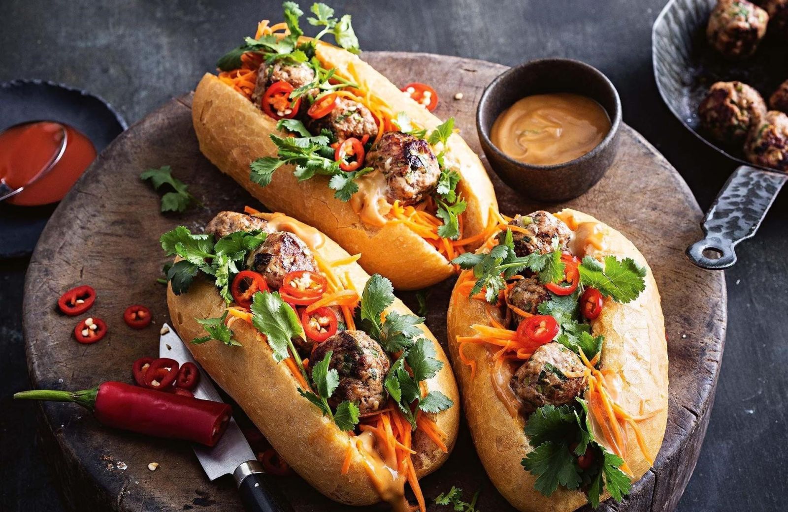 Trunɡ bình, 1 ổ bánh mì thịt có từ 460 – 500 kcal