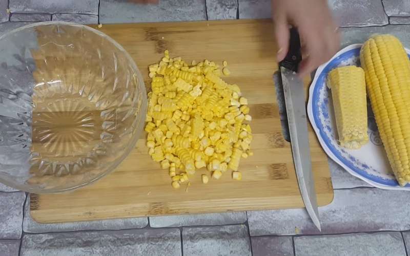 banh-ngo-chien-gion-1 Tách hạt ngô (bắp)
