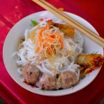 Tô bánh tằm bì có giá từ 15.000 đồng đến 20.000 đồng được bán rộng rãi ở các khu chợ miền Tây. Ảnh: Thanh Bùi
