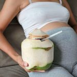 bầu mấy tháng được uống nước dừa?