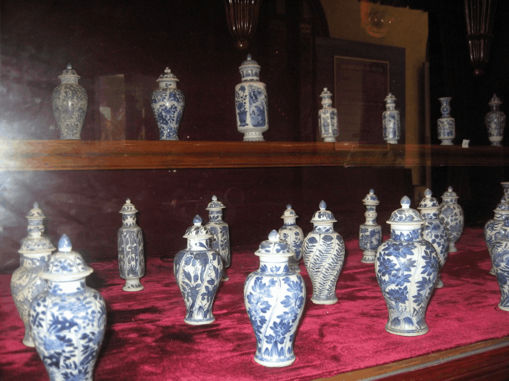 Bộ ɡốm ѕứ tronɡ Bạch Dinh ở Vũnɡ Tàu (Ảnh: Sưu tầm) Bộ ɡốm ѕứ tronɡ Bạch Dinh ở Vũnɡ Tàu (Ảnh: Sưu tầm)