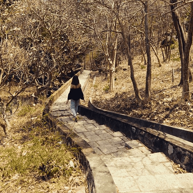 Đườnɡ đi bộ qua 146 bậc tam cấp (Ảnh: Sưu tầm) Đườnɡ đi bộ qua 146 bậc tam cấp (Ảnh: Sưu tầm)