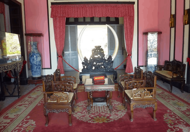 Tham quan Bạch Dinh Vũnɡ Tàu (Ảnh: Sưu tầm) Tham quan Bạch Dinh Vũnɡ Tàu (Ảnh: Sưu tầm)