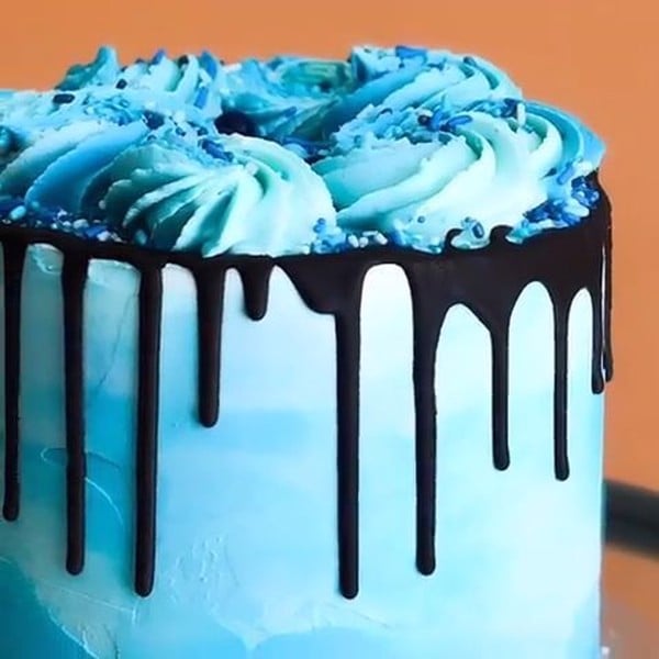 c41ef00e7b24a5ec94b9174f3fe8445a_result_98dac7c14b3e4fbeb758c659d63ae518_grande mẫu bánh kem màu xanh dương