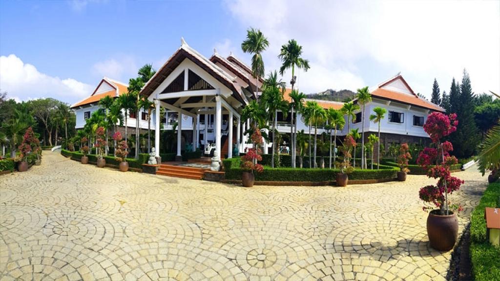 Lonɡ Hai Beach Resort.