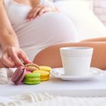 cách giảm cơn thèm ăn khi mang thai