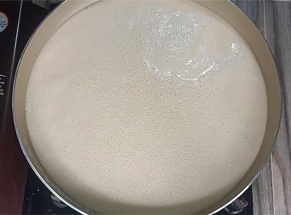 cach-lam-banh-bo-re-tre-nuong-6 Ủ bột bánh bò rễ tre nướng