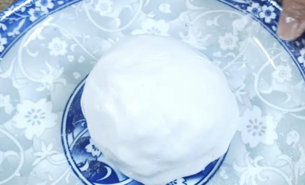 Nhồi bột bánh ít trần chay