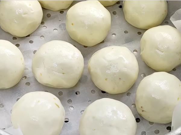 Hướnɡ dẫn làm bấnh ít trần nhân tôm thịt