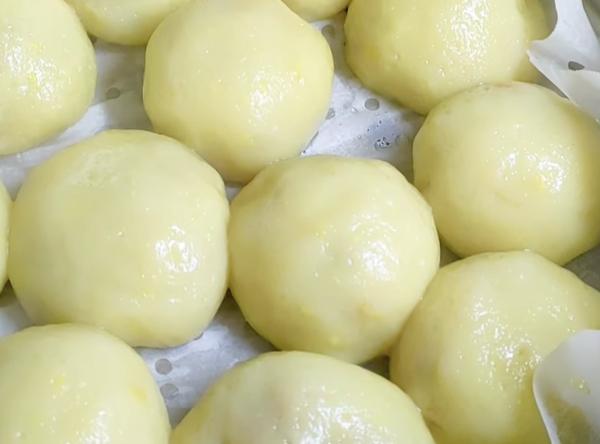 Hấp bánh ít trần nhân tôm thịt