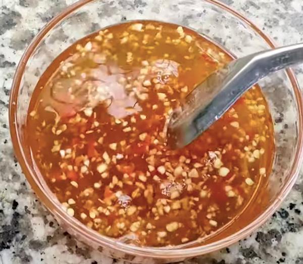 Nước chấm bánh ít trân tôm thịt