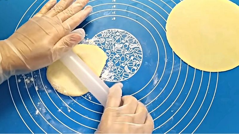 cach-lam-banh-mi-trong-15-phut-khong-can-men-no-khong-can-nhoi-u-bot-202109131430213419 Cán bột mỏng