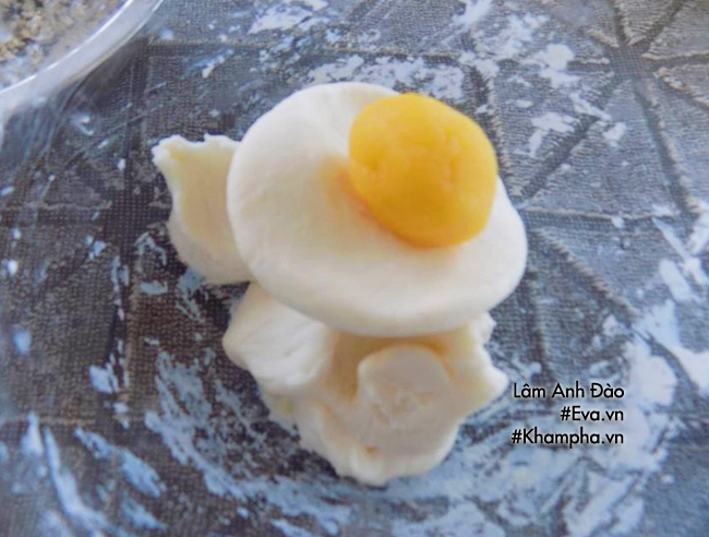 cach lam banh ran nhan dau xanh vo gion rat ngon banh cam ngao duong 4 1503447954 width650height492