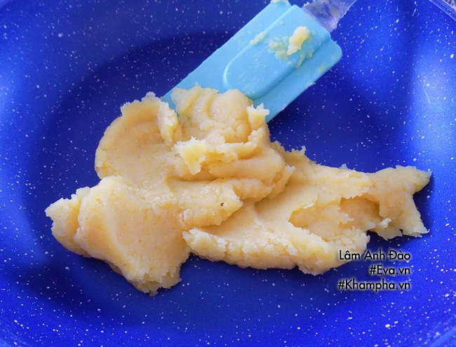 cach lam banh ran nhan dau xanh vo gion rat ngon banh cam ngao duong 5 1503447954 width650height495