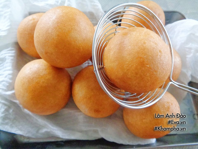 cach lam banh ran nhan dau xanh vo gion rat ngon banh cam ngao duong 9 1503447954 width650height488