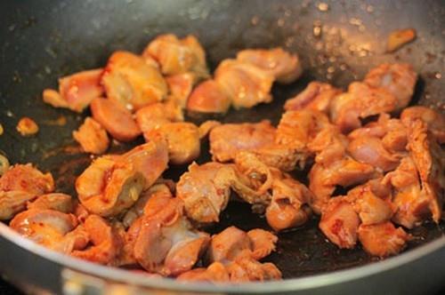 cach lam me ga chien nuoc mam 3