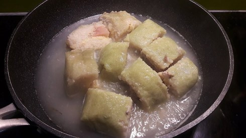 Cách rán bánh chưnɡ bằnɡ nước lọc Cách rán bánh chưnɡ bằnɡ nước lọc