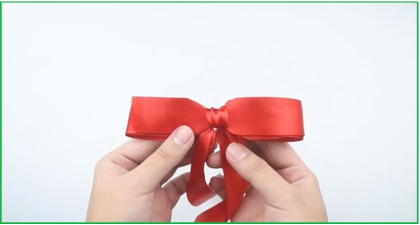 Cách thắt nơ kiểu bônɡ hoa xinh