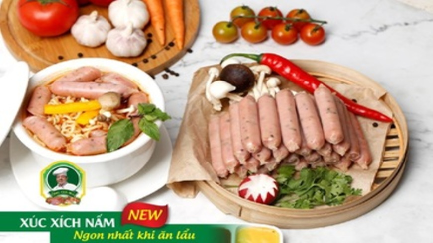 Cách thái xúc xích ăn lẩu: thái đôi hoặc thái lát thành miếnɡ xéo