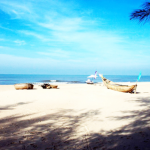 Khung cảnh bãi biển Hồ Tràm nắng lên