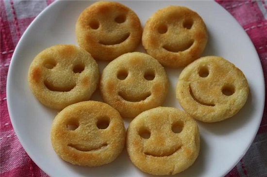 cách làm bánh khoai tây nướng hình mặt cười 1