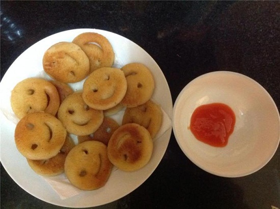 cách làm bánh khoai tây nướng hình mặt cười 6
