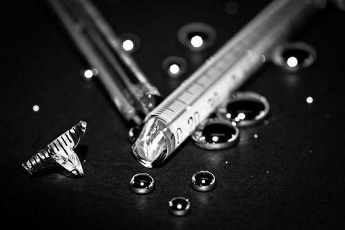 cham-tay-vao-thuy-ngan-co-sao-khong-1 cham tay vao thuy ngan co sao khong 1