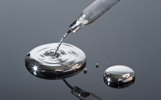 cham-tay-vao-thuy-ngan-co-sao-khong-e1533569445470 cham tay vao thuy ngan co sao khong e1533569445470